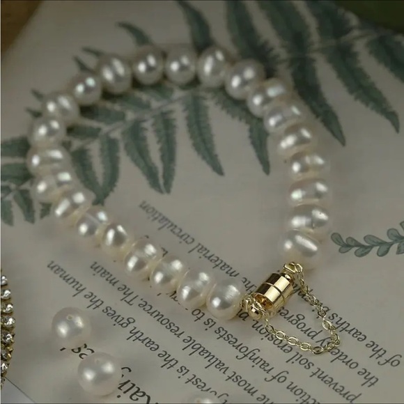 Fresh water pearl bracelet - Picture 2 of 2